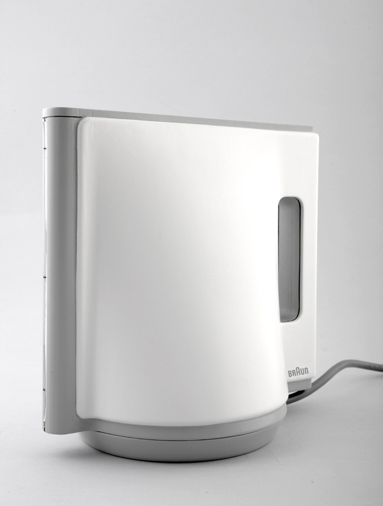 Kettle design by Emi Schenkelbach kleiner at