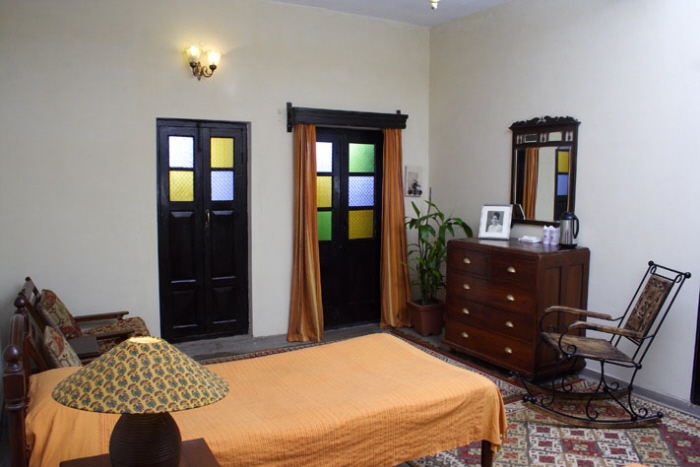 Hilary Farr Bio Age Height Husband Son Hgtv Love It Or