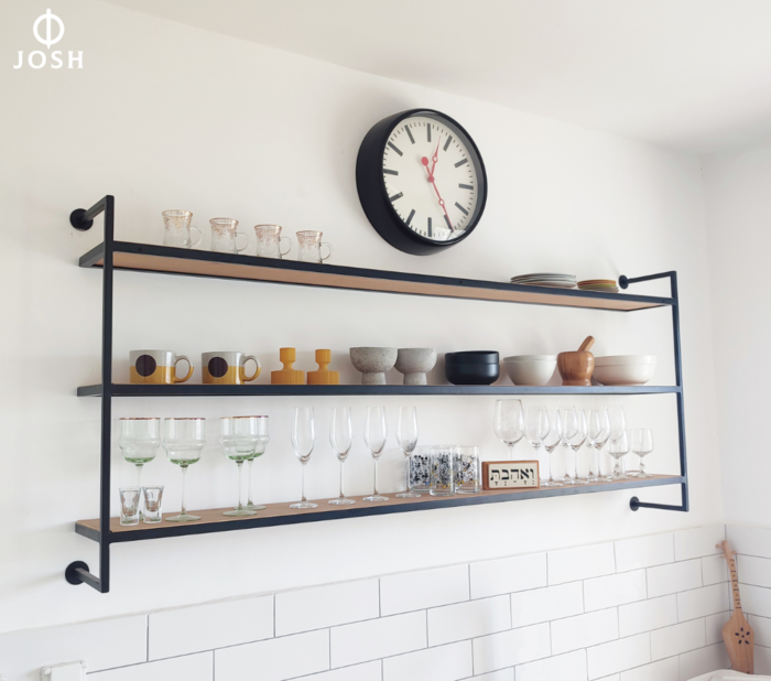 Wall mounted Kitchen shelves by Elnatan Shitrit at
