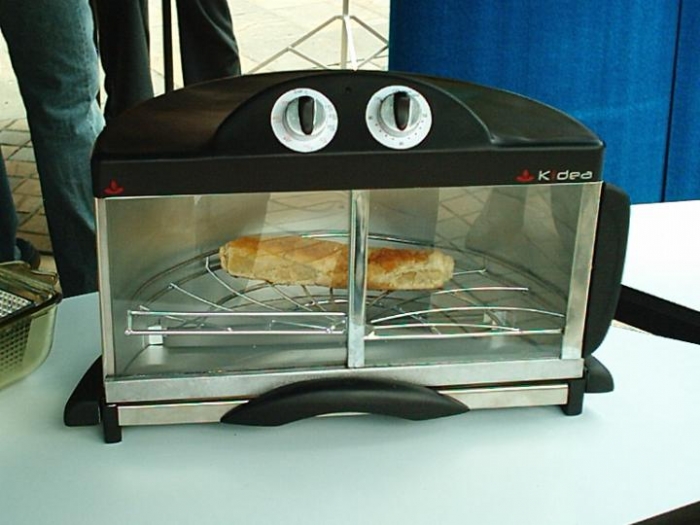 Toaster oven by Juan David Guerrero at