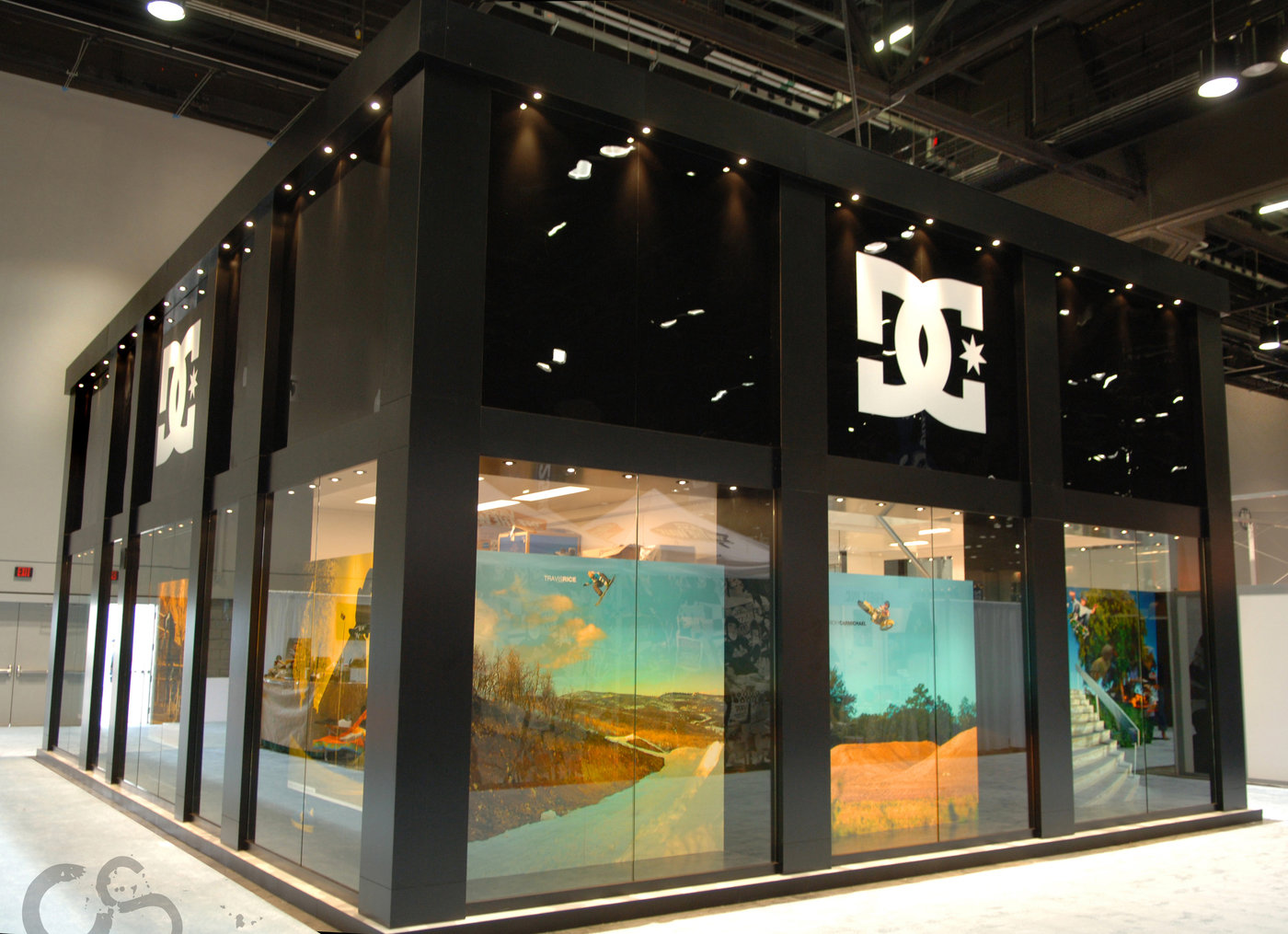 shop nike show dc