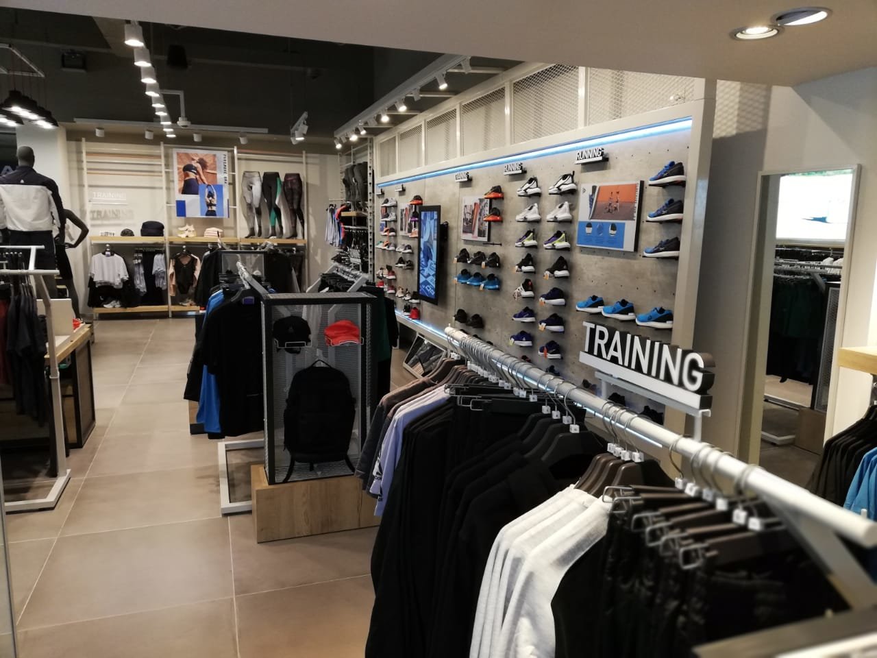 Reebok Unicenter - Cambio de imagen by Luciana Nelli at Coroflot.com