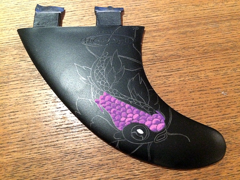 Custom surfboard fins/Posca art by Fabien ROLLAND at