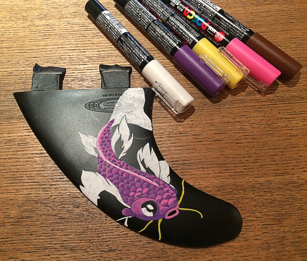 Custom surfboard fins/Posca art by Fabien ROLLAND at